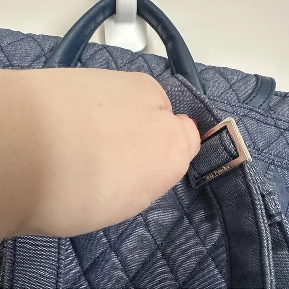 Vera Bradley Quilted Fabric Navy Backpack with Drawstring/Button Close GUC - Picture 5 of 9